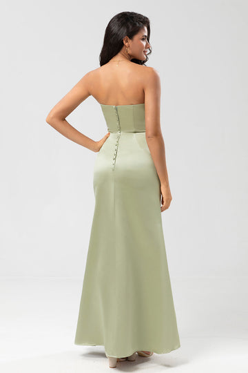 Vaina de satén sin tirantes Vestido de dama de honor verde